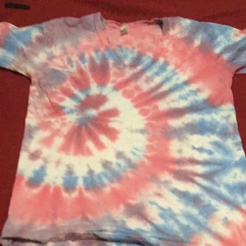 Short sleeved, tee dyed v neck tee shirt